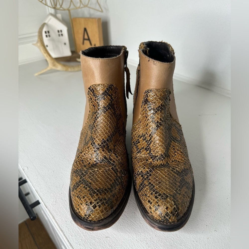 Justin x Reba Womens 7.5B Snakeskin Ankle Boots Western Booties Brown Side Zip - Picture 2 of 8
